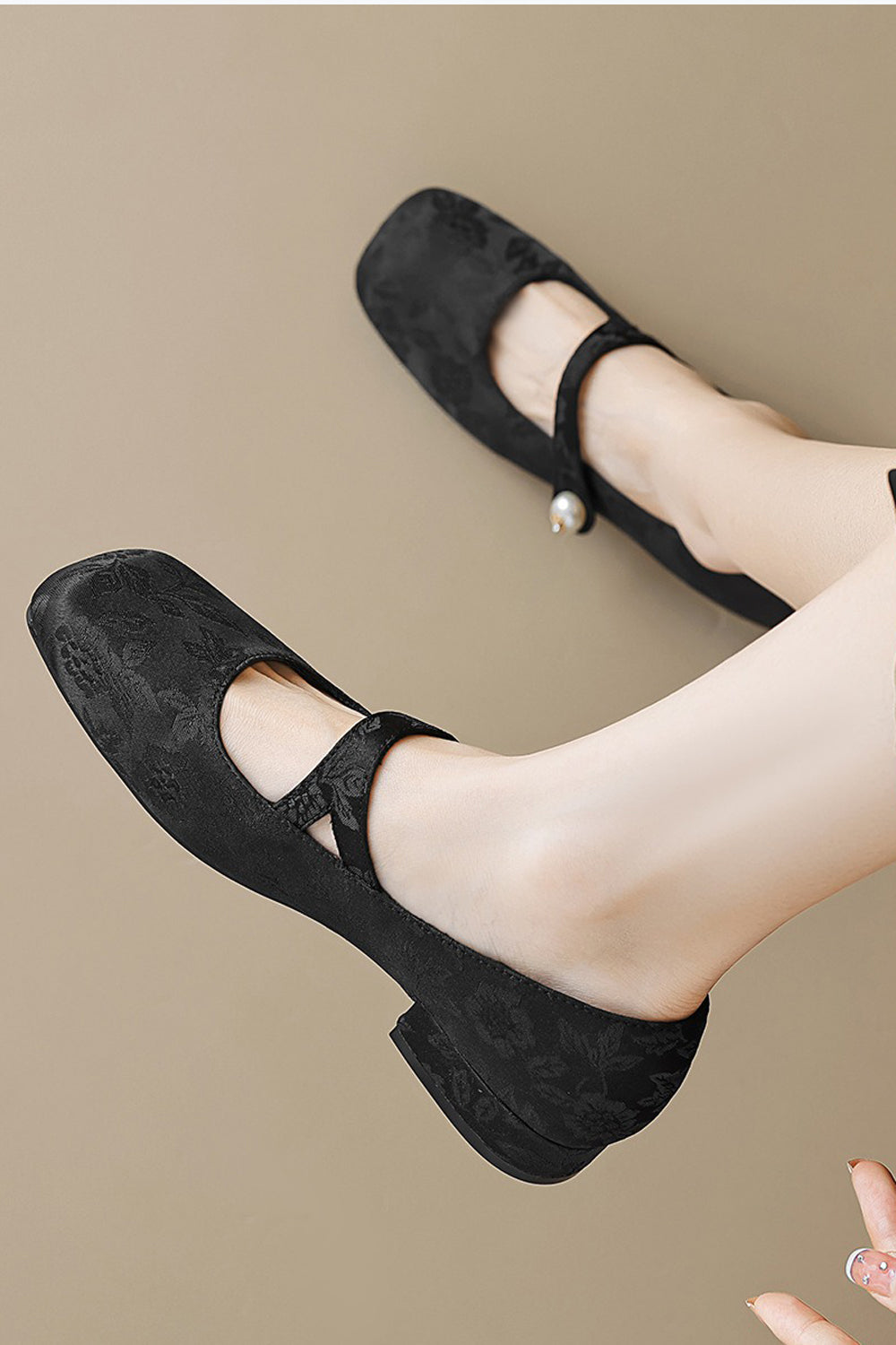VEONA – Ballerine flat con finitura floreale in rilievo e cinturino con bottone