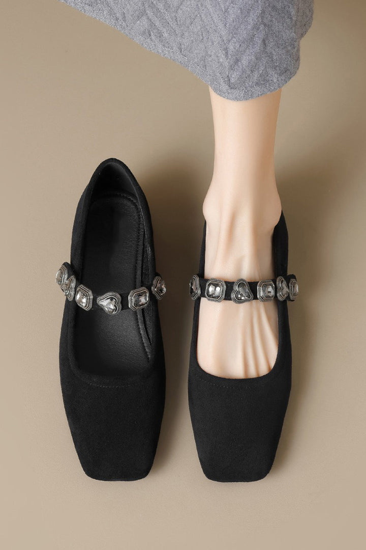 NOREA – Ballerine a punta quadrata con cinturino decorato con gemme