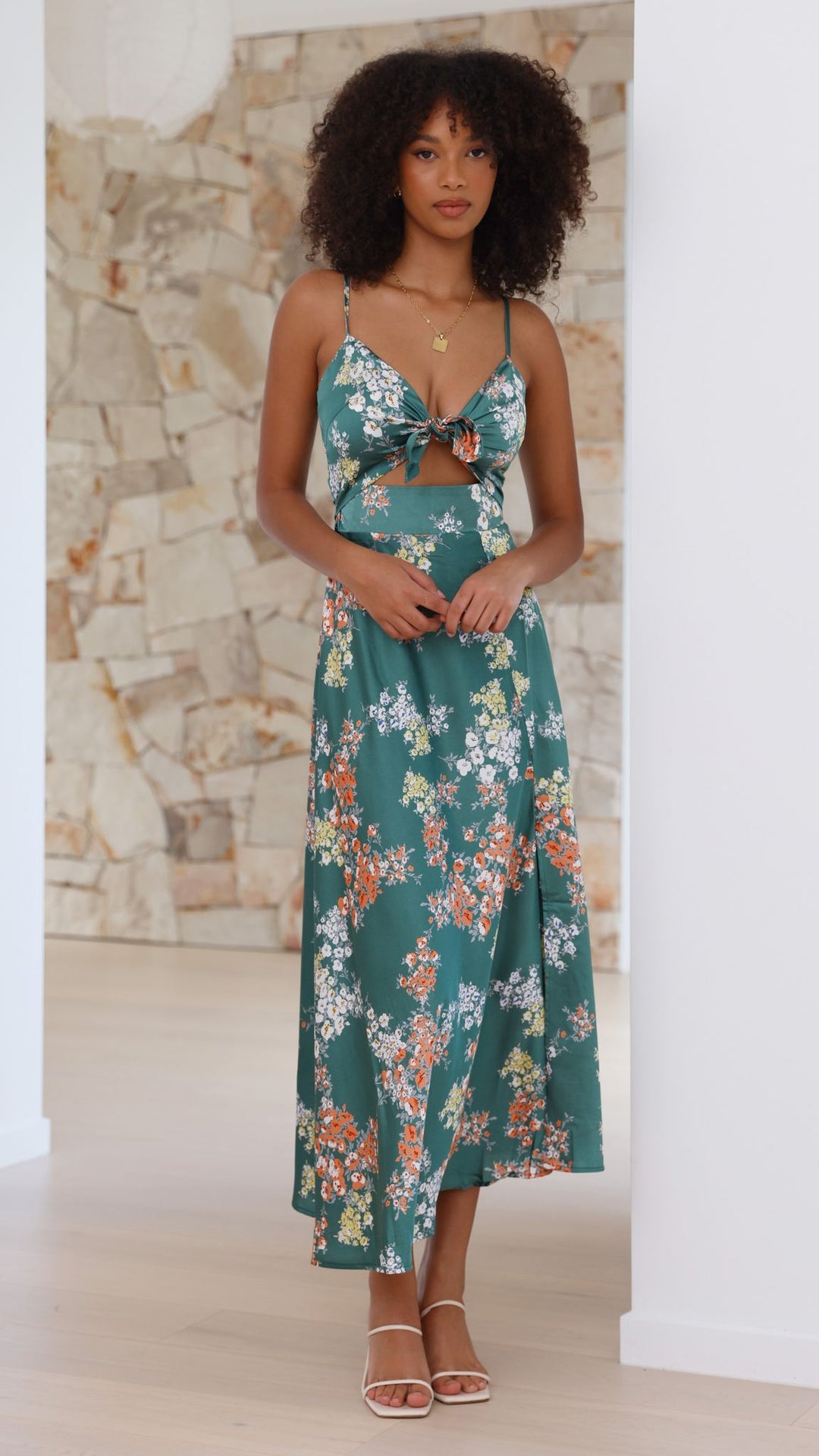 Nerina – Abito midi in raso floreale