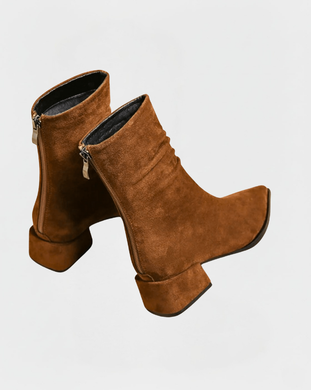 VALERIA™ – Stivaletto in Camoscio Morbido