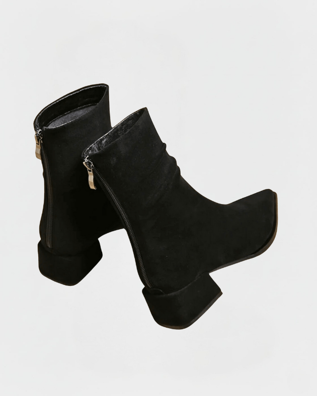 VALERIA™ – Stivaletto in Camoscio Morbido