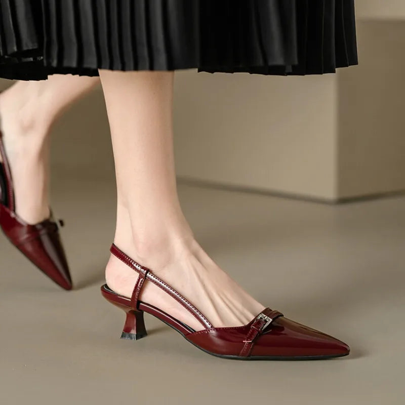 Amalfi Curve – Slingback verniciata con tacco basso
