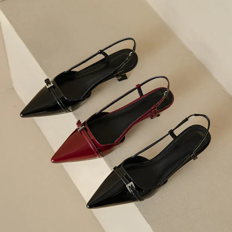 Amalfi Curve – Slingback verniciata con tacco basso