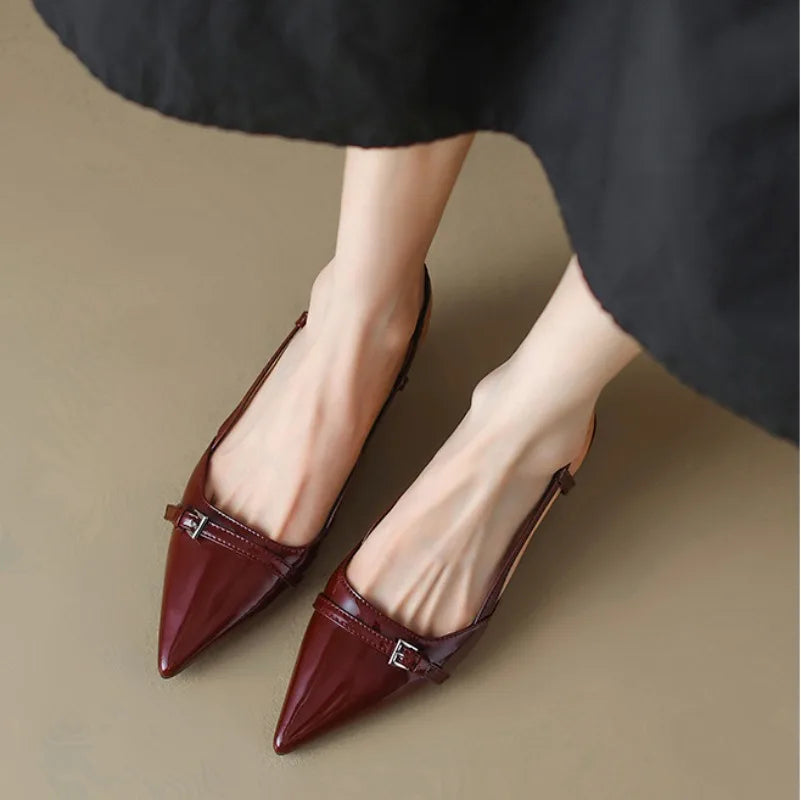 Amalfi Curve – Slingback verniciata con tacco basso