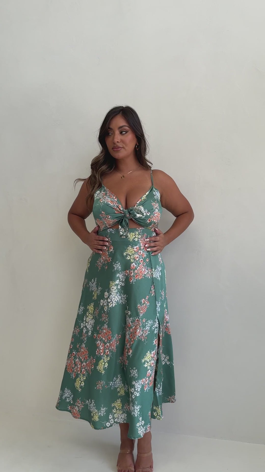 Nerina – Abito midi in raso floreale